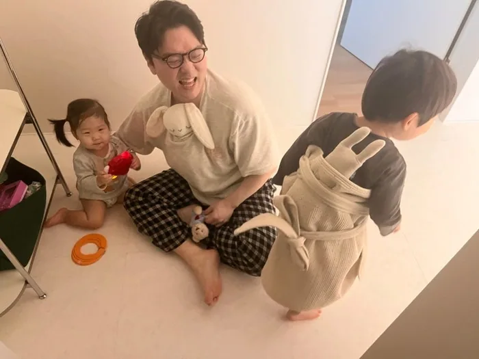 원장 송원석과 두 아이